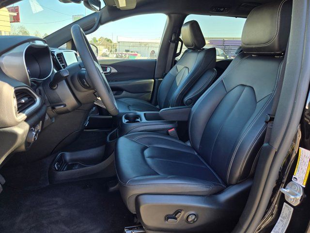 Thumbnail: 2025 Chrysler Pacifica - 23