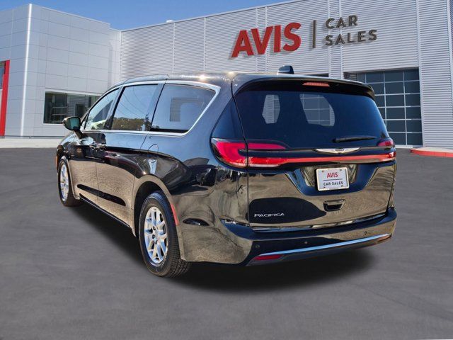 Thumbnail: 2025 Chrysler Pacifica - 10