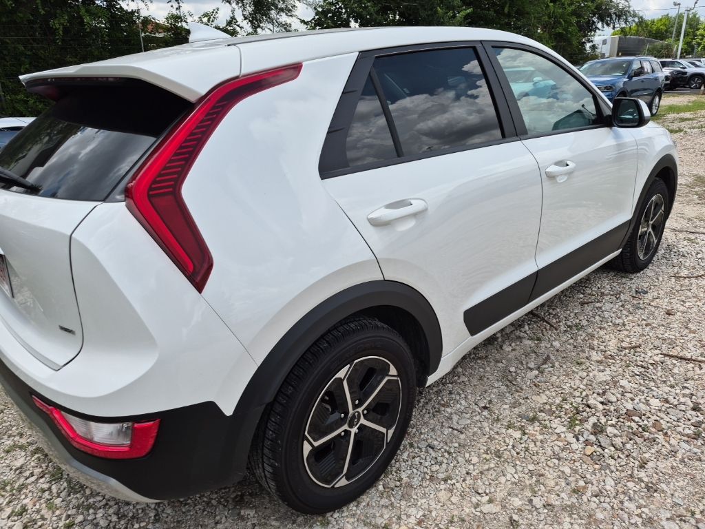 Thumbnail: 2025 Kia Niro - 3