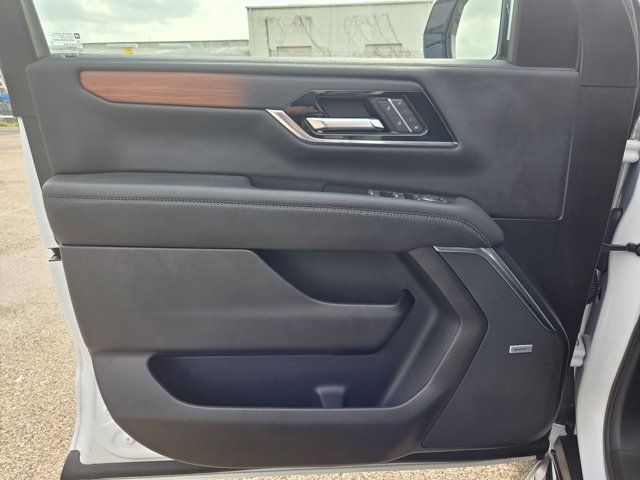 Thumbnail: 2025 GMC Yukon XL - 13