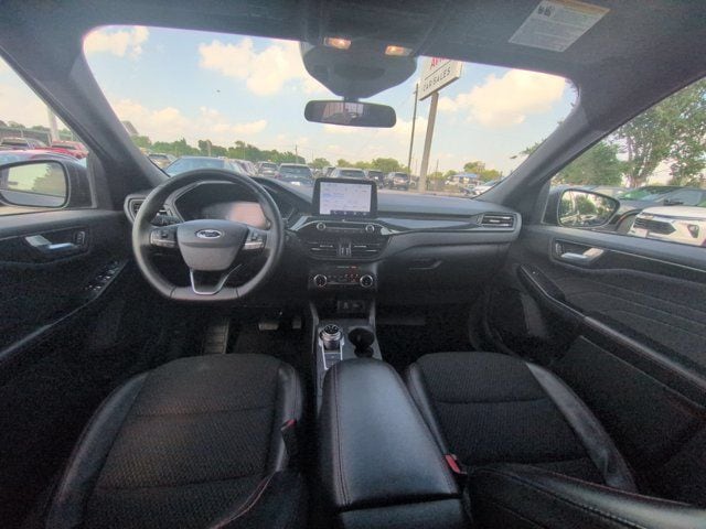 2025 Ford Escape ST-Line - Photo 25