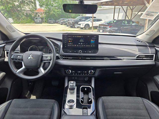 Thumbnail: 2025 Mitsubishi Outlander - 25