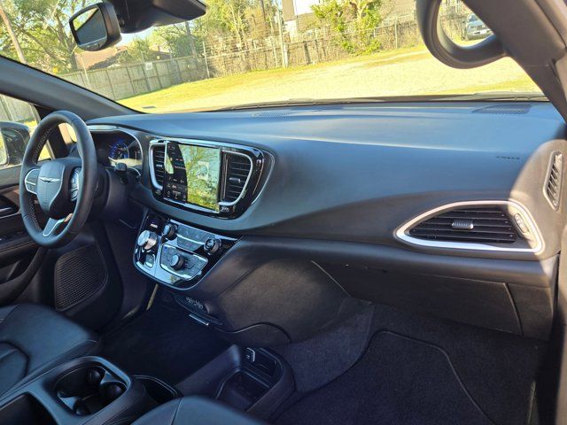 Thumbnail: 2025 Chrysler Pacifica - 30