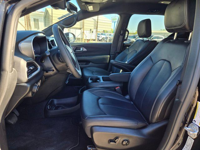 Thumbnail: 2025 Chrysler Pacifica - 23