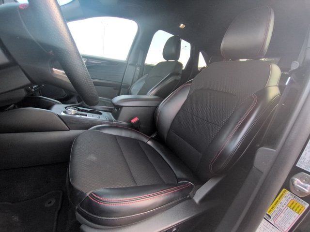 2025 Ford Escape ST-Line - Photo 24
