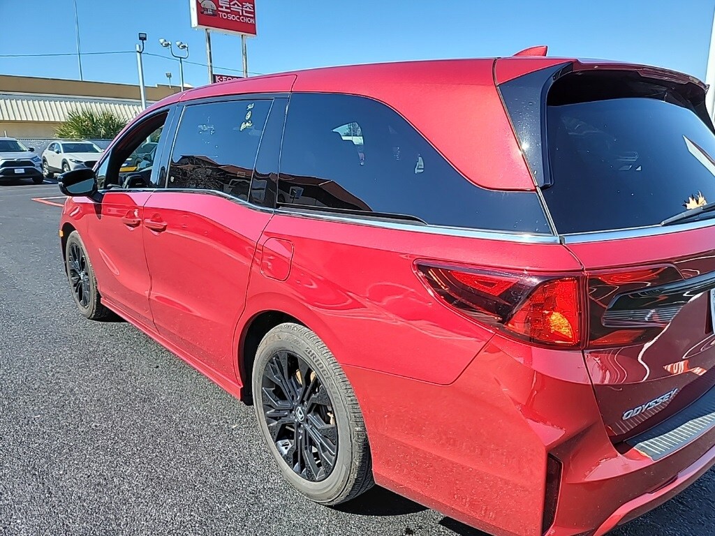 2025 Honda Odyssey - Image 2