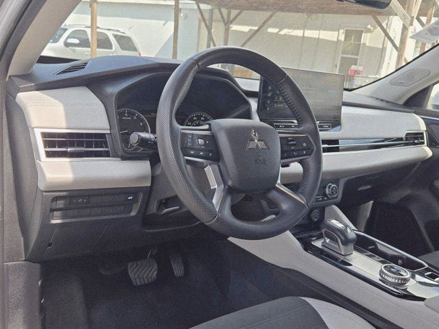 Thumbnail: 2025 Mitsubishi Outlander - 15