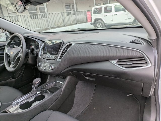 2023 Chevrolet Malibu LT 32