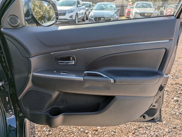 Thumbnail: 2024 Mitsubishi Outlander - 26