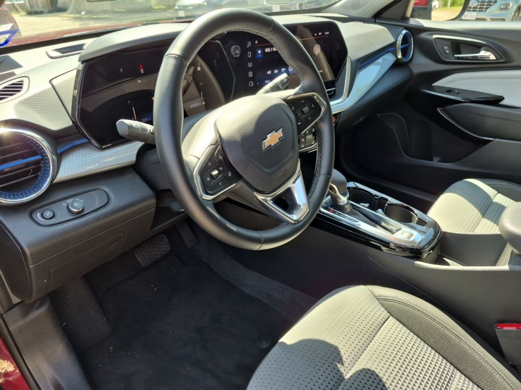 Thumbnail: 2025 Chevrolet Trax - 6