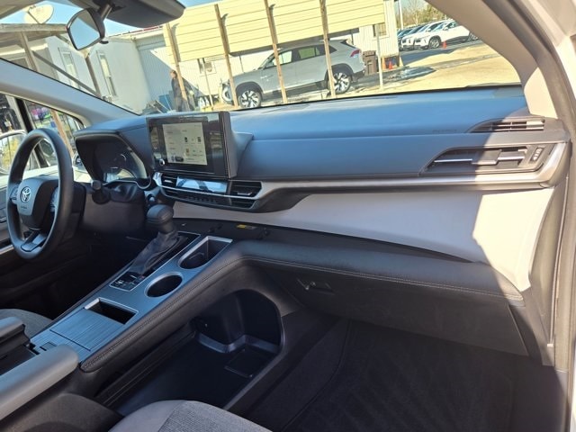 Thumbnail: 2025 Toyota Sienna - 30