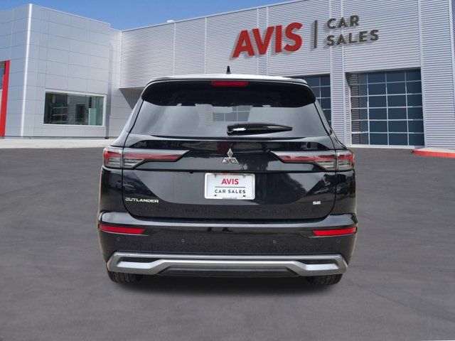 Thumbnail: 2025 Mitsubishi Outlander - 9