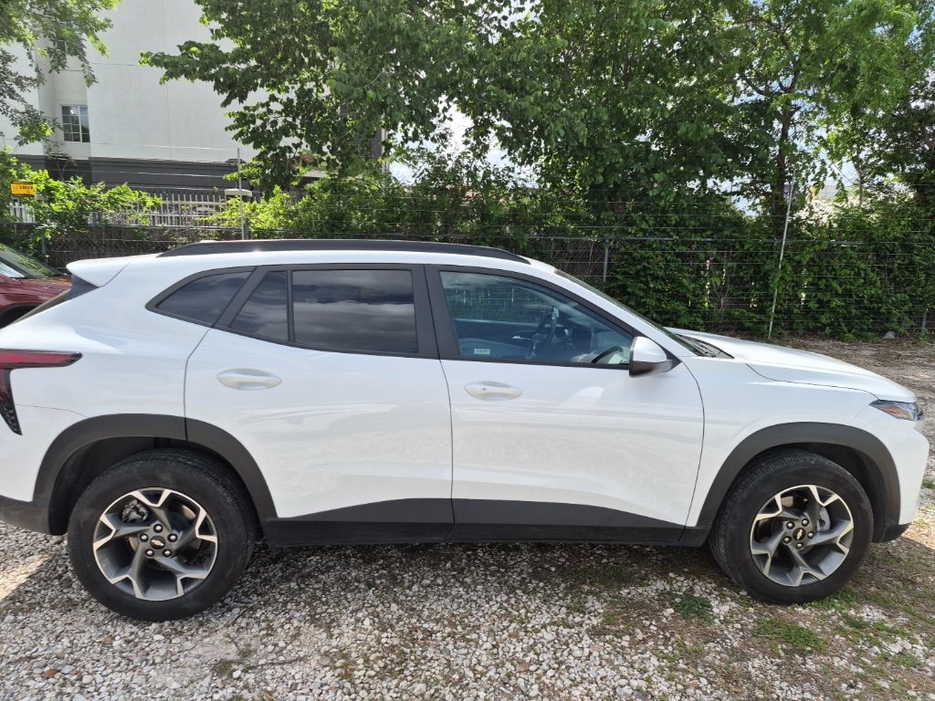 Thumbnail: 2025 Chevrolet Trax - 5