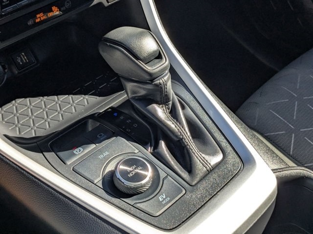 Thumbnail: 2025 Toyota RAV4 - 18