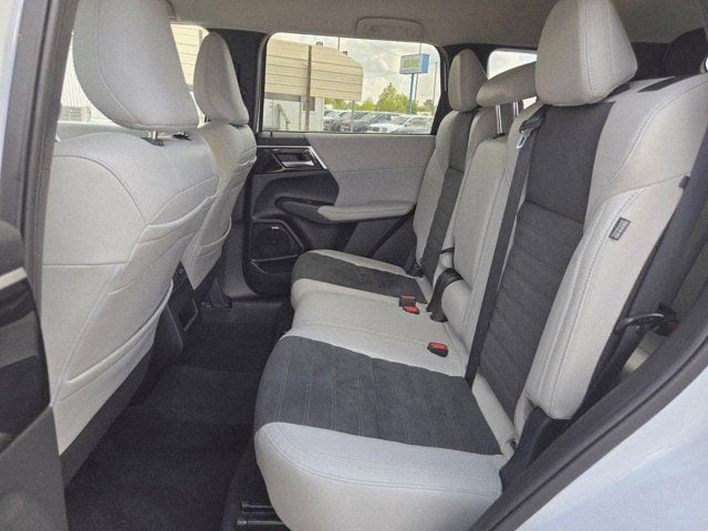 Thumbnail: 2025 Mitsubishi Outlander - 26