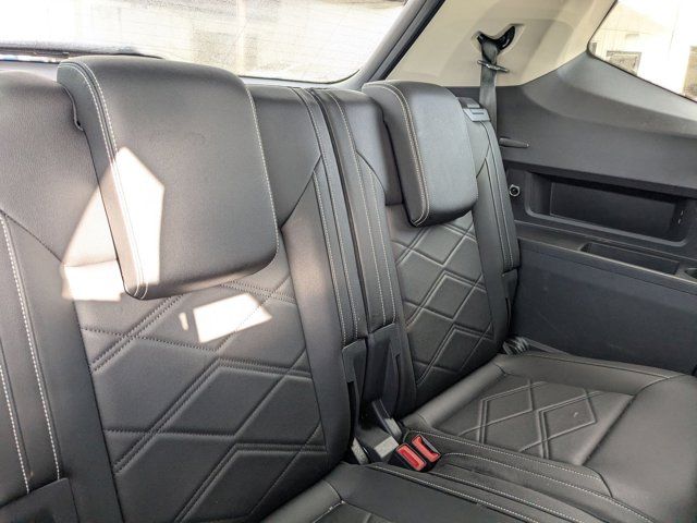 2025 Volkswagen Atlas SE w/Tech - Photo 30