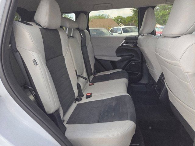 Thumbnail: 2025 Mitsubishi Outlander - 27