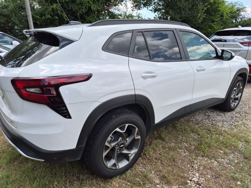 Thumbnail: 2025 Chevrolet Trax - 3