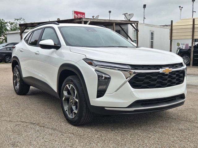 Thumbnail: 2025 Chevrolet Trax - 3