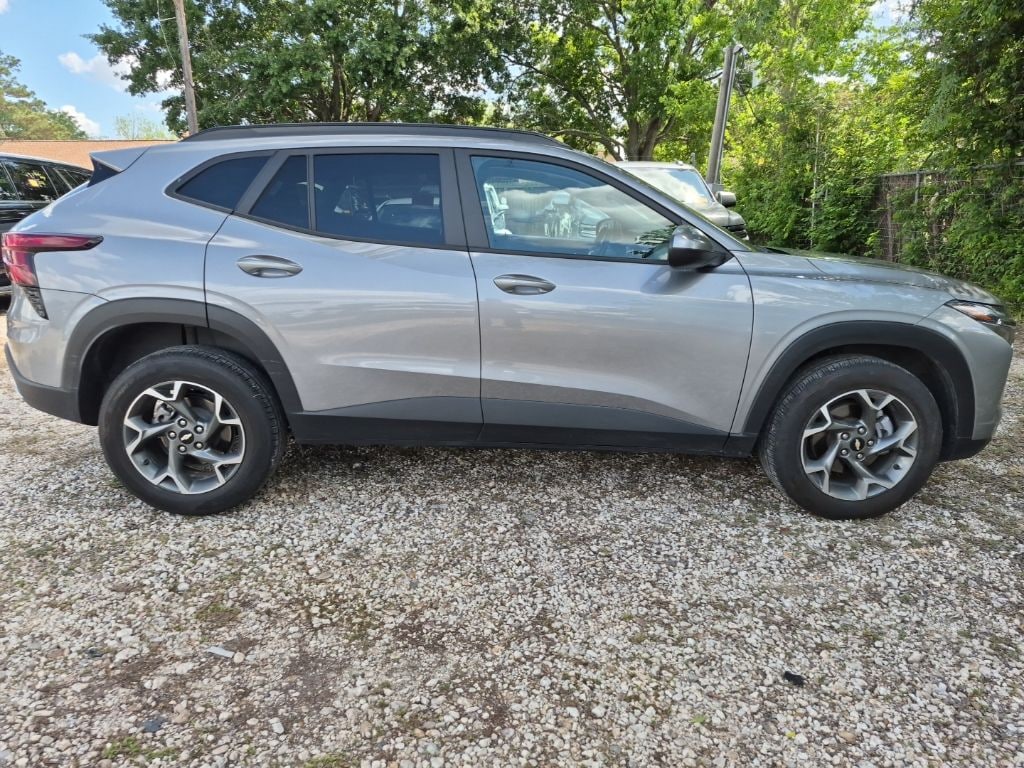 Thumbnail: 2025 Chevrolet Trax - 5