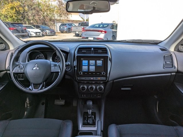 Thumbnail: 2024 Mitsubishi Outlander - 22