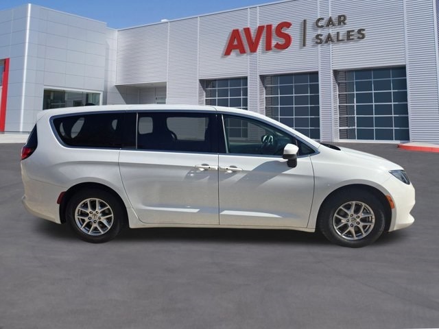 Thumbnail: 2023 Chrysler Voyager - 5