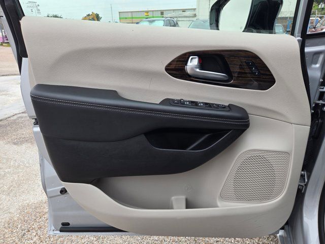 Thumbnail: 2024 Chrysler Pacifica - 13