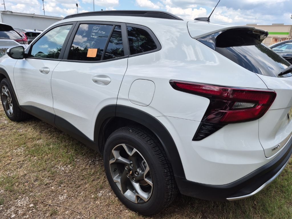 Thumbnail: 2025 Chevrolet Trax - 2