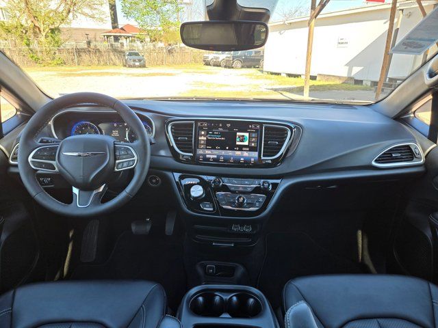 Thumbnail: 2025 Chrysler Pacifica - 24