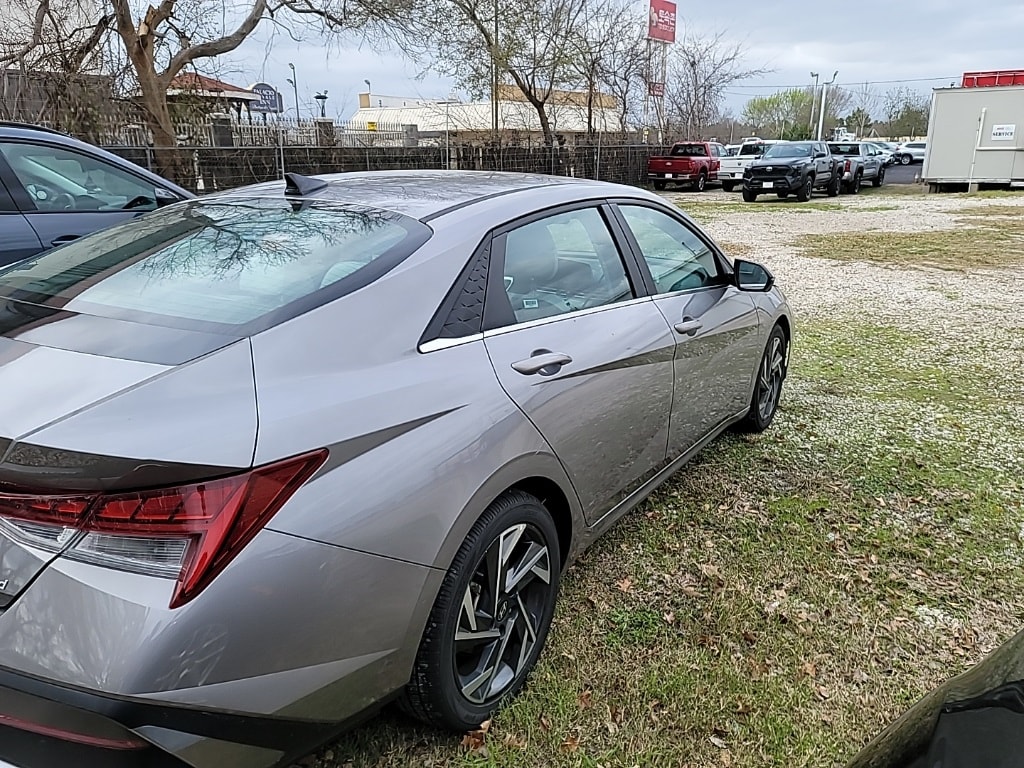 Certified 2024 Hyundai Elantra Limited Sedan