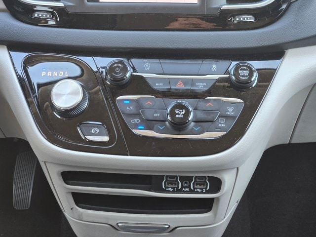 Thumbnail: 2023 Chrysler Voyager - 17