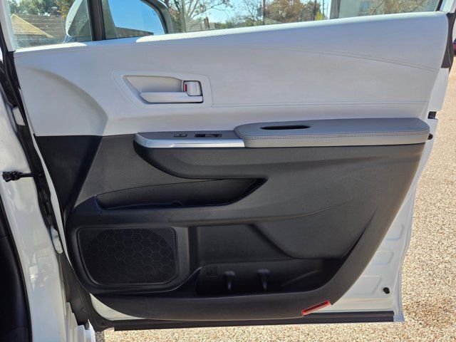 Thumbnail: 2025 Toyota Sienna - 27