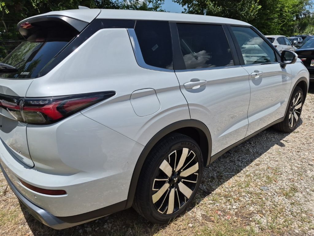 Thumbnail: 2025 Mitsubishi Outlander - 3