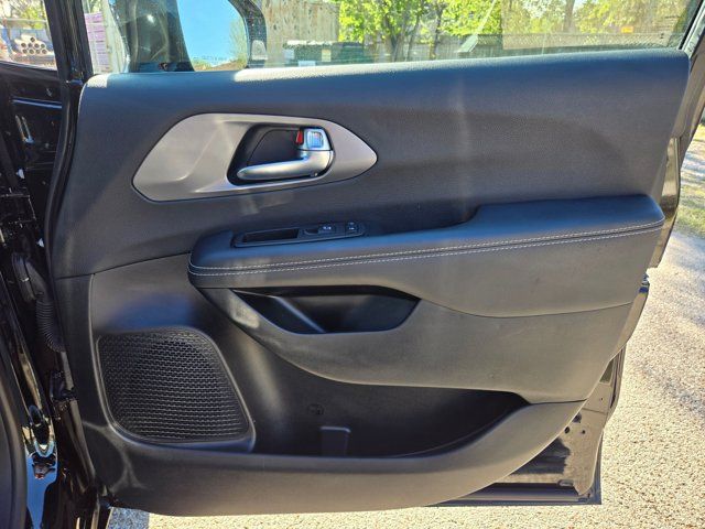 Thumbnail: 2025 Chrysler Pacifica - 27