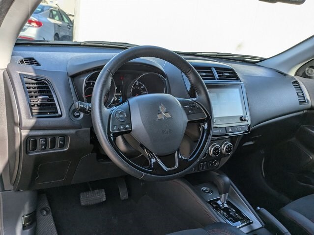 Thumbnail: 2024 Mitsubishi Outlander - 12