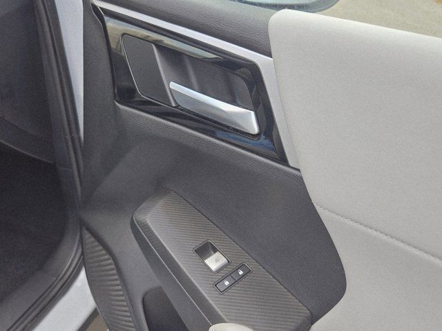 Thumbnail: 2025 Mitsubishi Outlander - 29