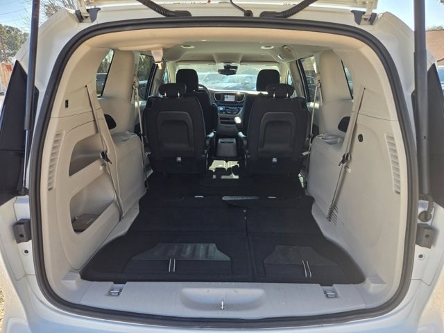 Thumbnail: 2023 Chrysler Voyager - 7