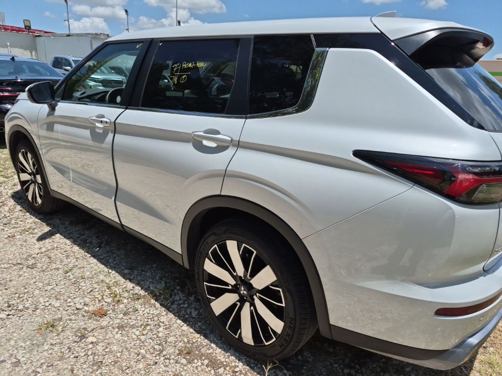 Thumbnail: 2025 Mitsubishi Outlander - 2