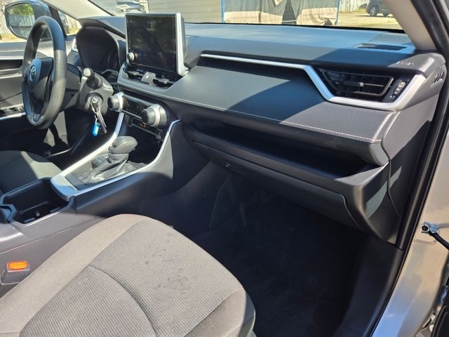 Thumbnail: 2025 Toyota RAV4 - 31