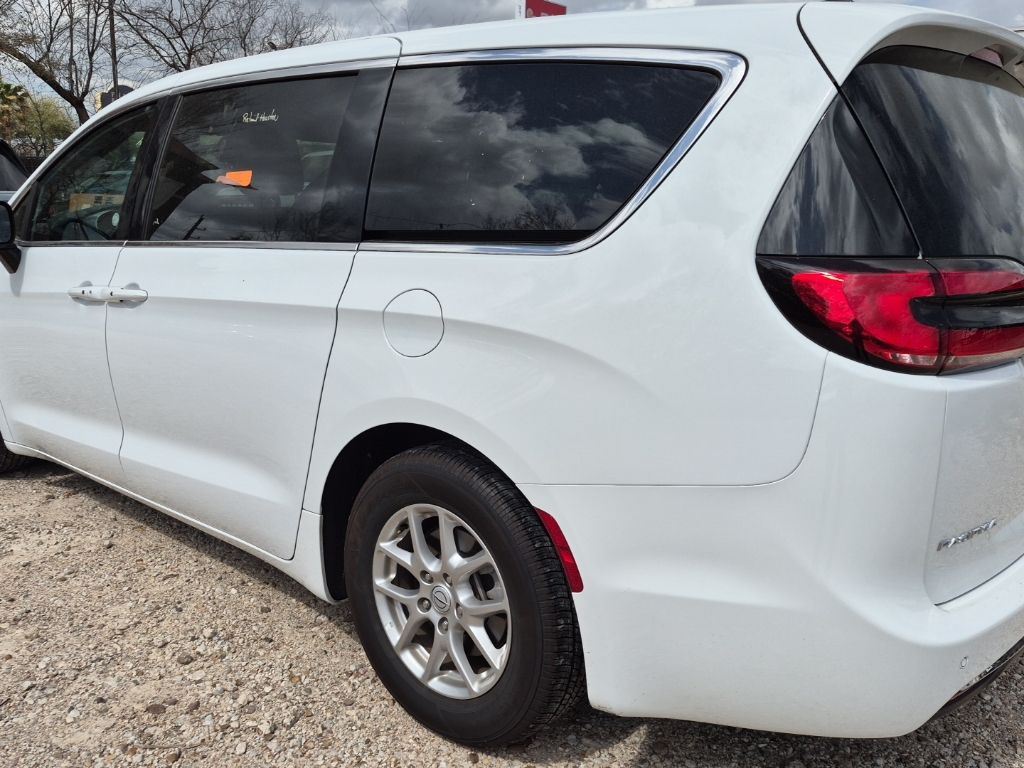 Thumbnail: 2025 Chrysler Pacifica - 5