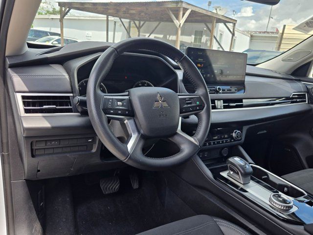 Thumbnail: 2025 Mitsubishi Outlander - 15