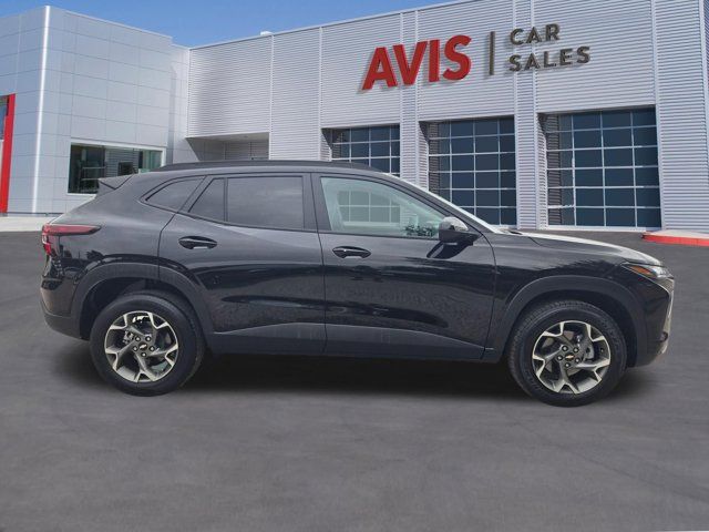Thumbnail: 2025 Chevrolet Trax - 5