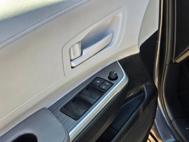 Thumbnail: 2025 Toyota Sienna - 14