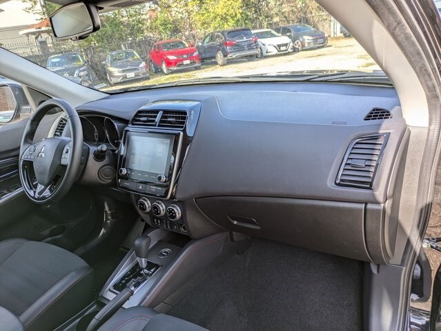 Thumbnail: 2024 Mitsubishi Outlander - 29