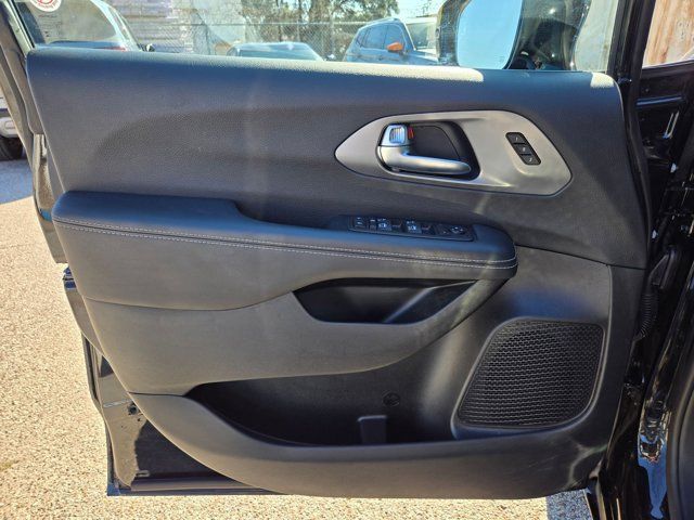 Thumbnail: 2025 Chrysler Pacifica - 13