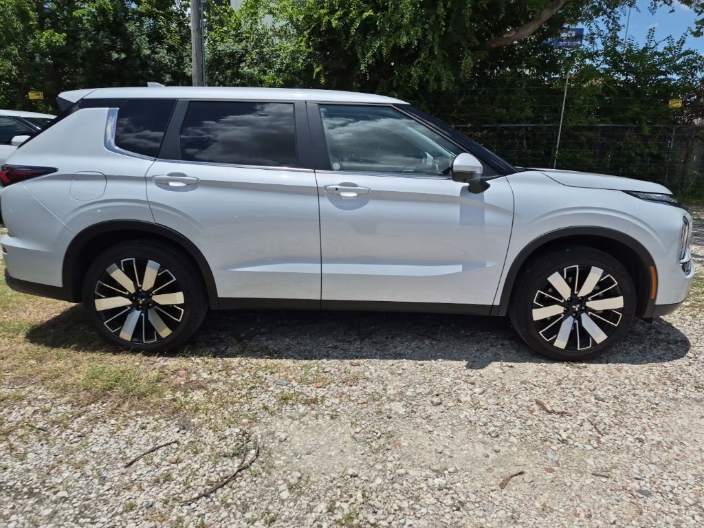 Thumbnail: 2025 Mitsubishi Outlander - 5
