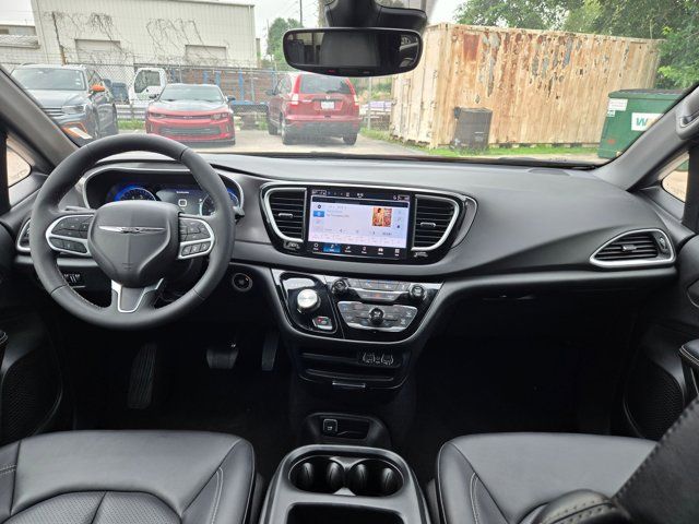 Thumbnail: 2025 Chrysler Pacifica - 24