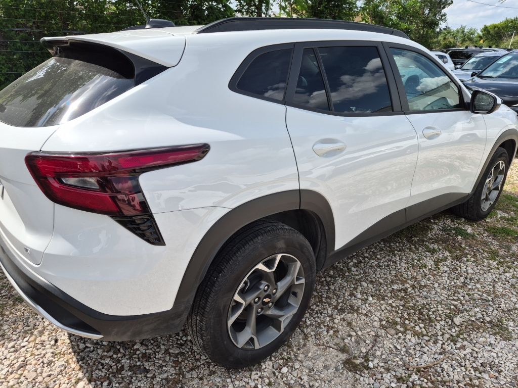 Thumbnail: 2025 Chevrolet Trax - 3