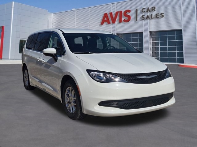 Thumbnail: 2023 Chrysler Voyager - 3