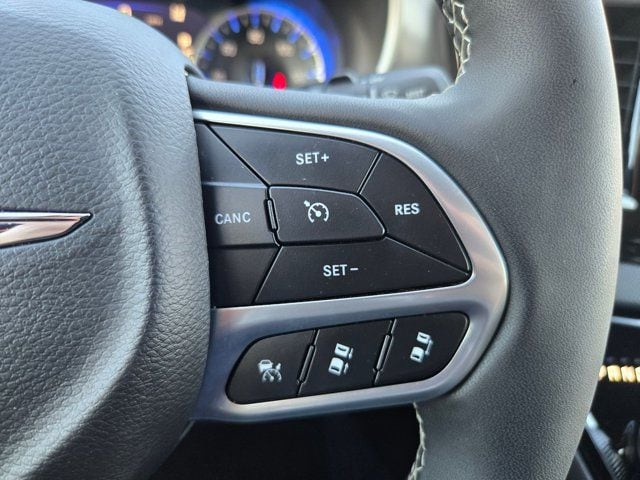 Thumbnail: 2025 Chrysler Pacifica - 20